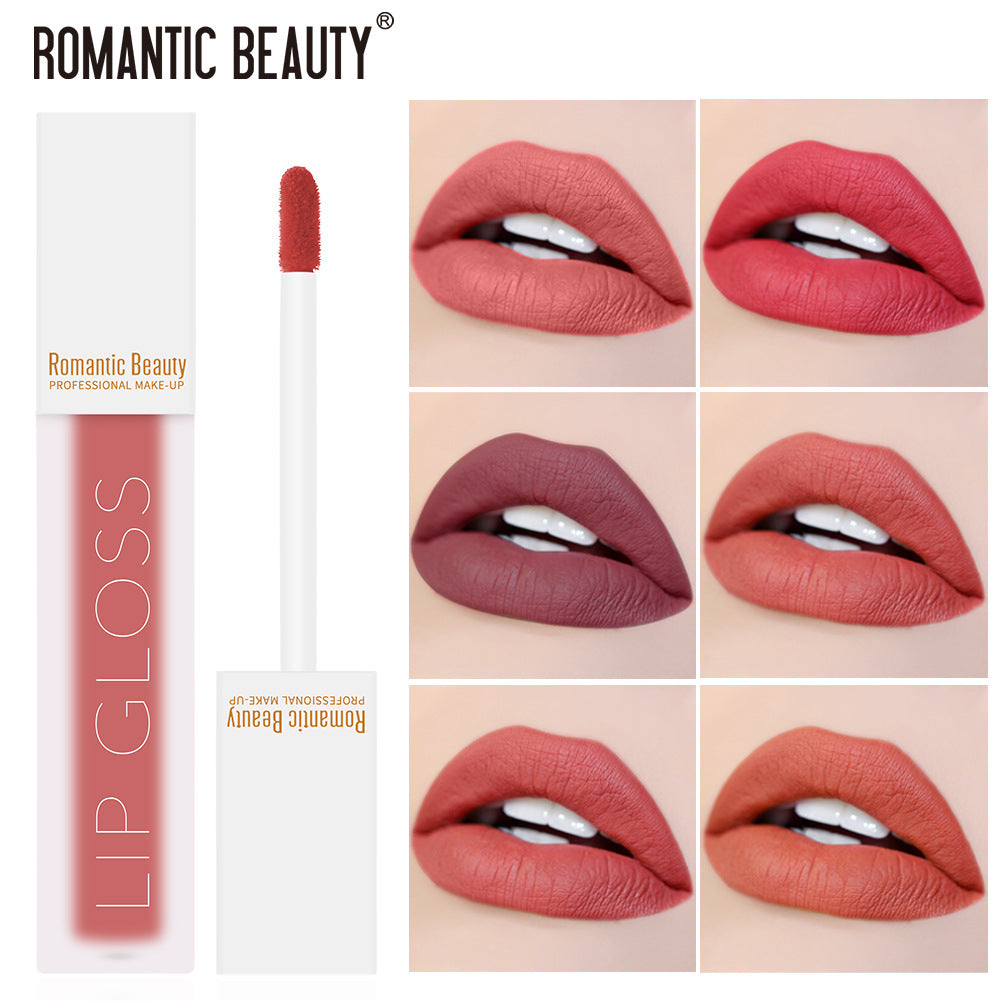 גלוס קטיפתי בגימור מאט של Romantic Beauty, אינו נדבק