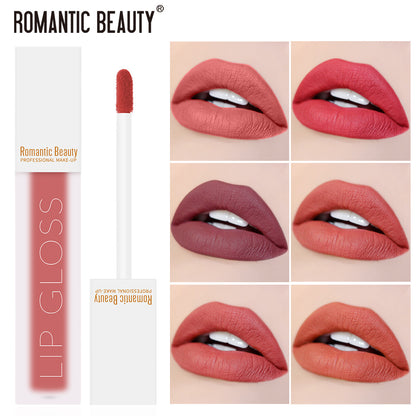 גלוס קטיפתי בגימור מאט של Romantic Beauty, אינו נדבק